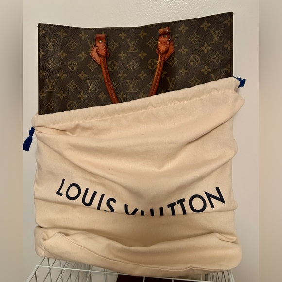 Louis Vuitton Sac Plat tote bag, a classic and versatile "flat bag" design. - Picture 6 of 16